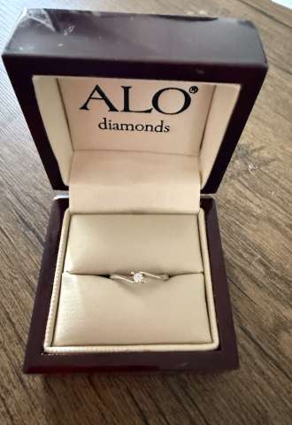 https://www.vipluxury.sk/Alo diamonds zlatý prsten s diamantom