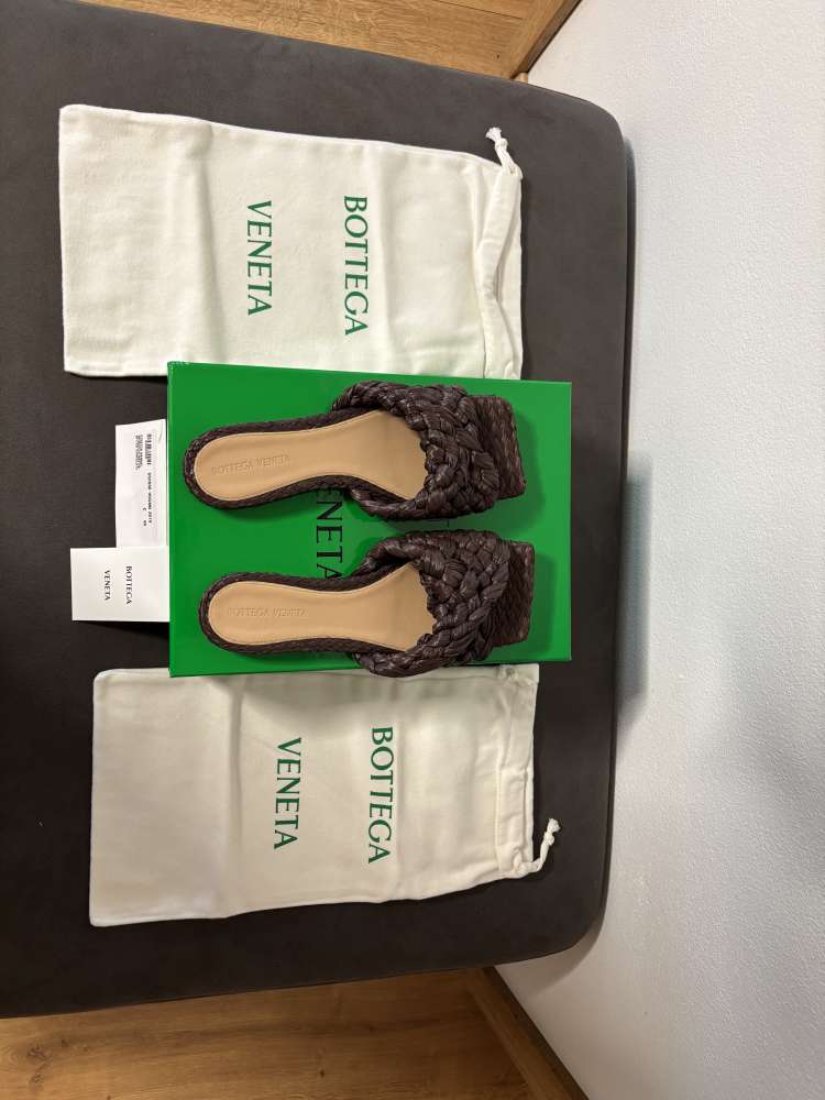 Šľapky Bottega Veneta