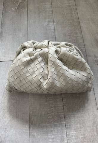 https://www.vipluxury.sk/Bottega Veneta Pouch