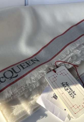 https://www.vipluxury.sk/Šal Alexander Mcqueen