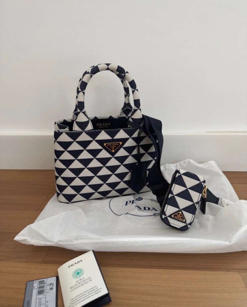 Prada kabelka