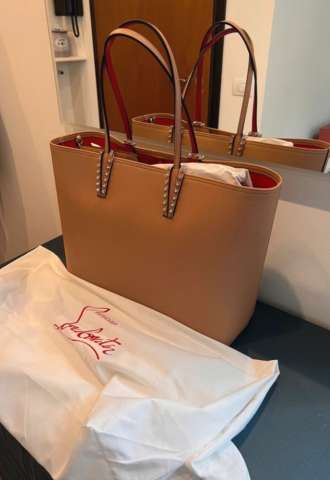 https://www.vipluxury.sk/Louboutin kabelka
