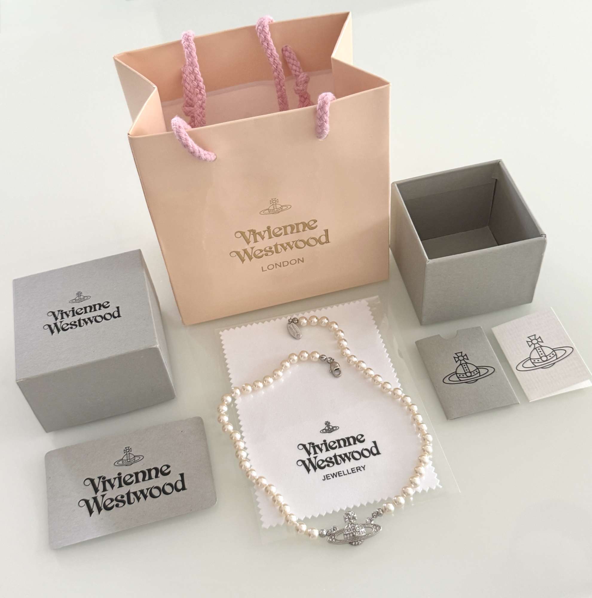Vivienne Westwood perličkový náhrdelník