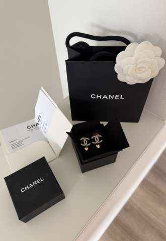 https://www.vipluxury.sk/Chanel zlaté náušnice srdíčka