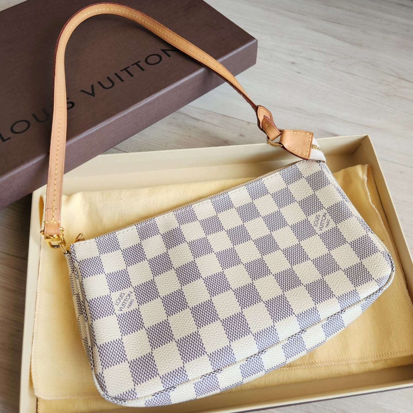 Louis Vuitton Pochette Accessoires