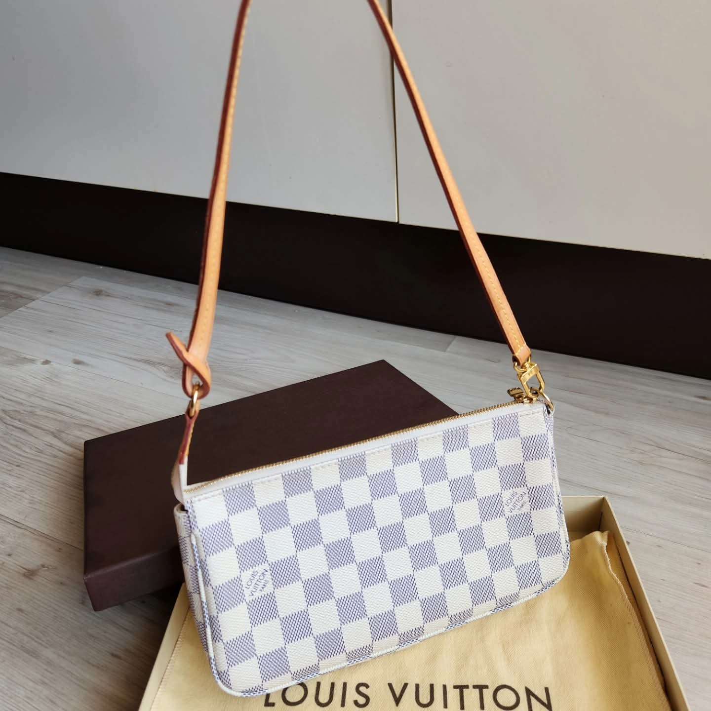 Louis Vuitton Pochette Accessoires