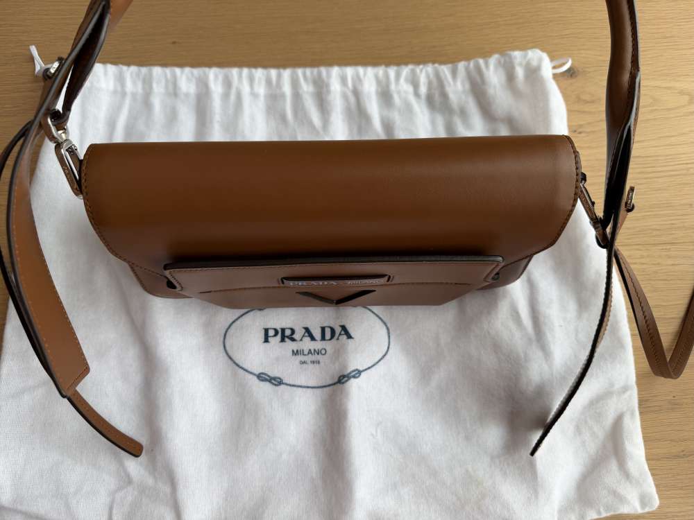 Kožená kabelka Prada - Miláno