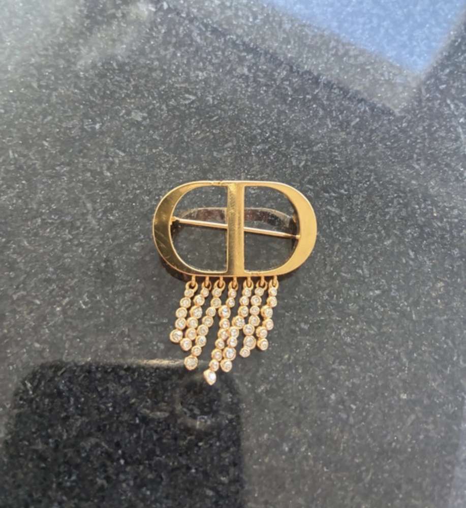 Dior brošňa