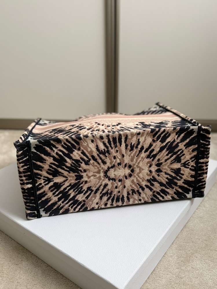 Dior tote