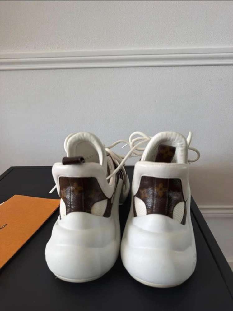 Louis Vuitton archlight