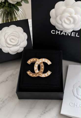 https://www.vipluxury.sk/Chanel brošňa