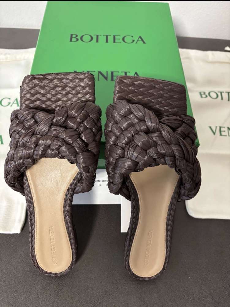 Bottega Veneta šľapky