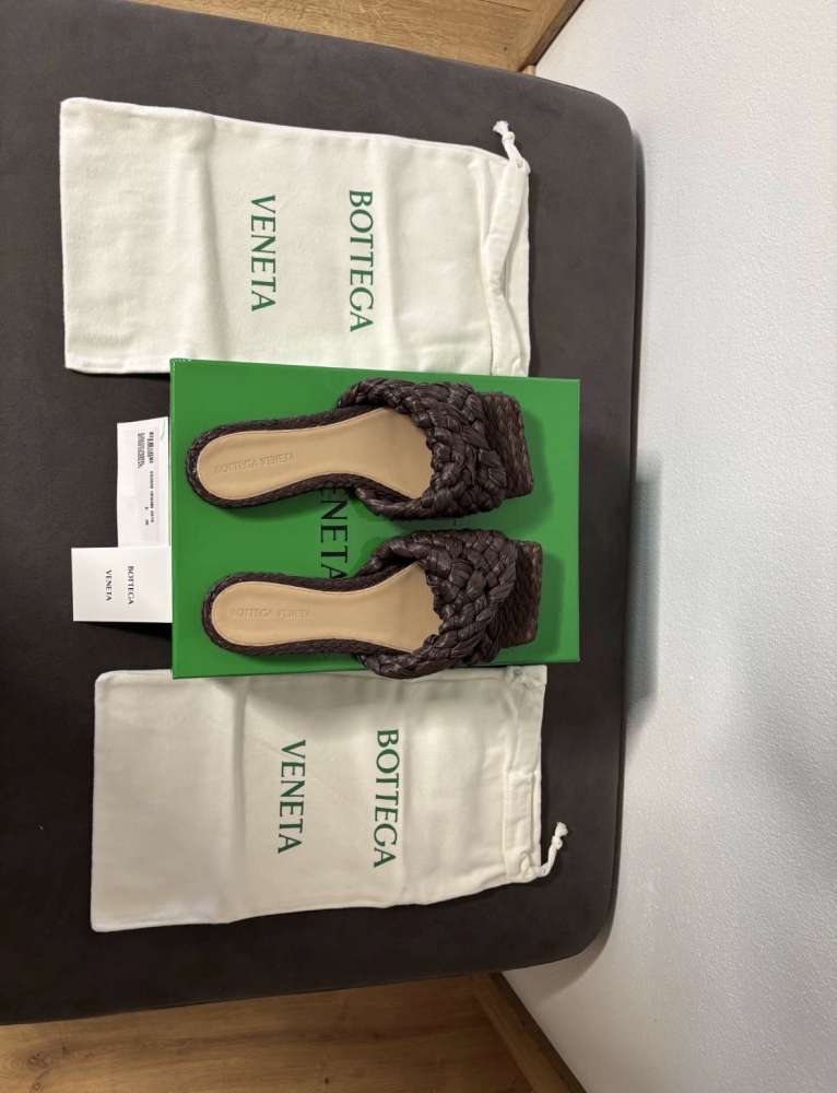 Bottega Veneta šľapky
