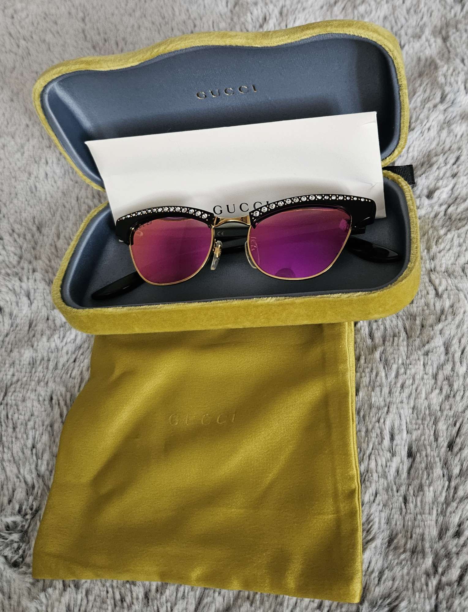 GUCCI slnečné okuliare.