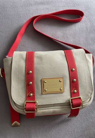 https://www.vipluxury.sk/Louis Vuitton crossbody kabelka