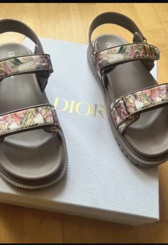 https://www.vipluxury.sk/Dior sandalky