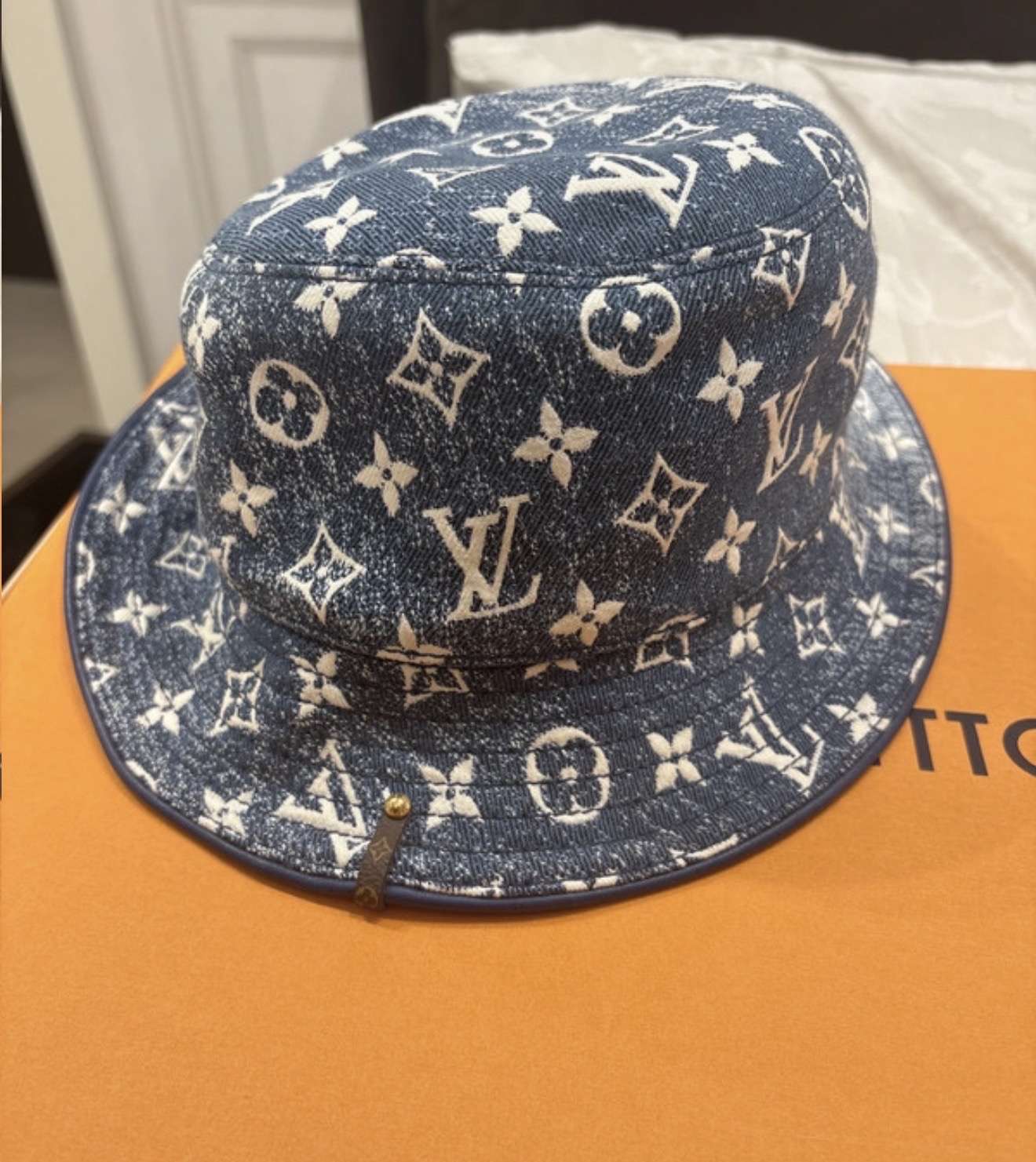 Louis Vuitton klobúk