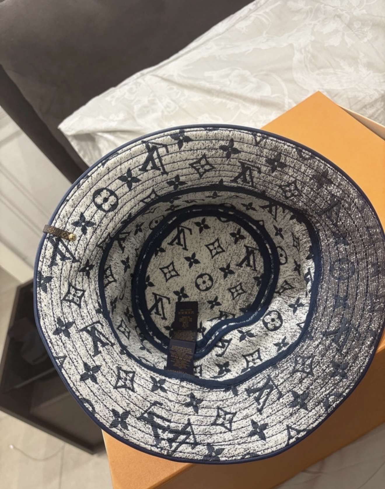 Louis Vuitton klobúk