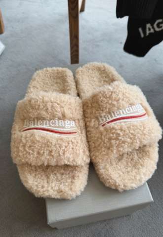 https://www.vipluxury.sk/Balenciaga šľapky
