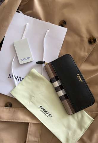 https://www.vipluxury.sk/Krásná peněženka Burberry