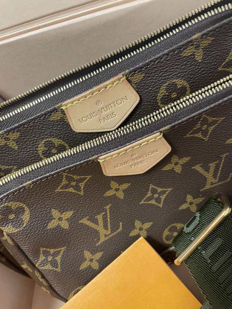 Louis Vuitton multipochette