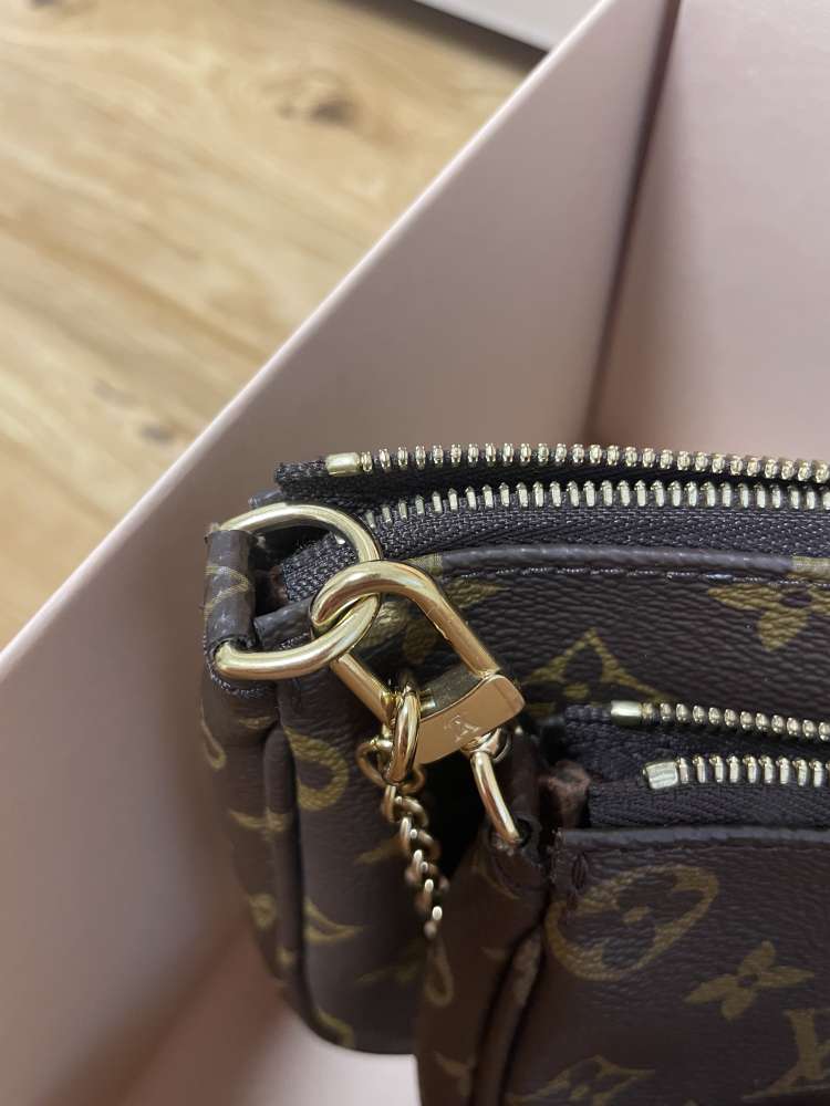 Louis Vuitton multipochette