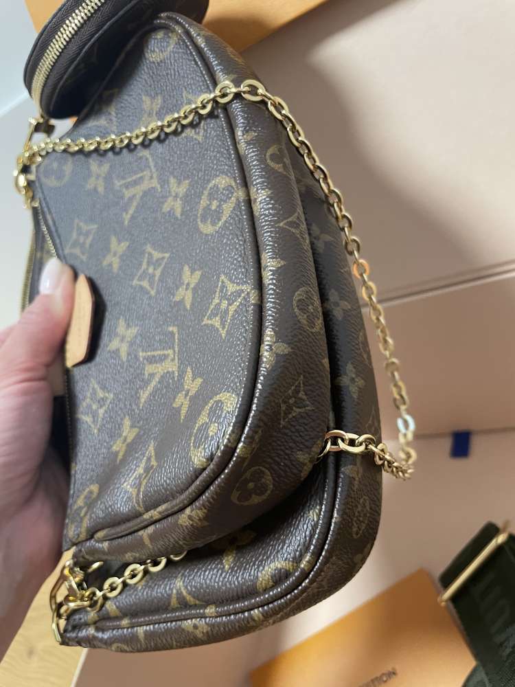 Louis Vuitton multipochette