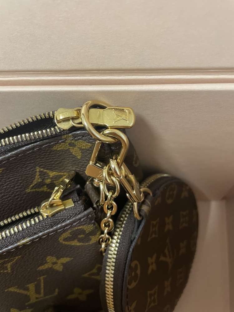 Louis Vuitton multipochette