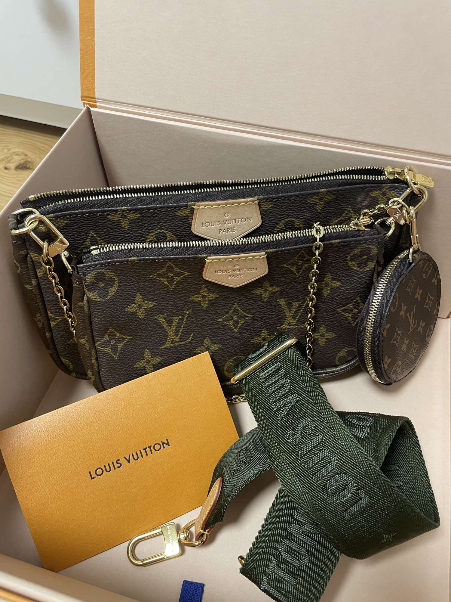 Louis Vuitton multipochette