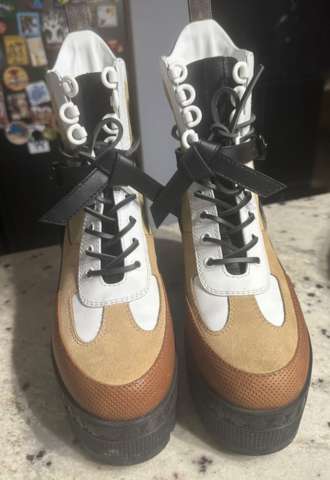 https://www.vipluxury.sk/Louis Vuitton Laureate Platform Desert Boot