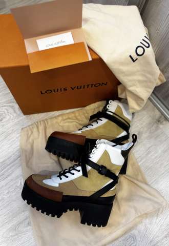 https://www.vipluxury.sk/Čižmy Louis Vuitton Laureate na platforme s púštnym vzorom