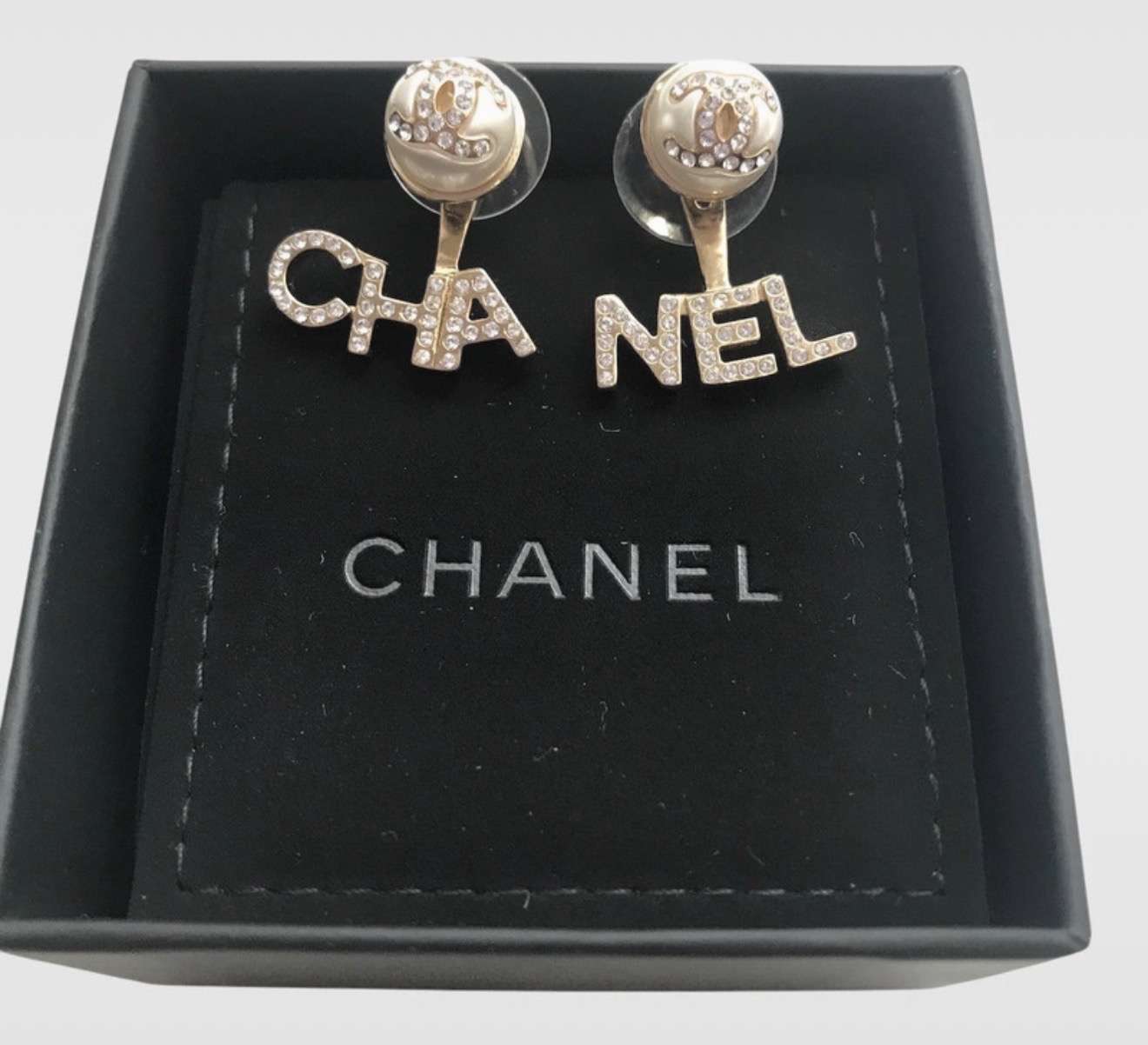 Chanel Nausnice