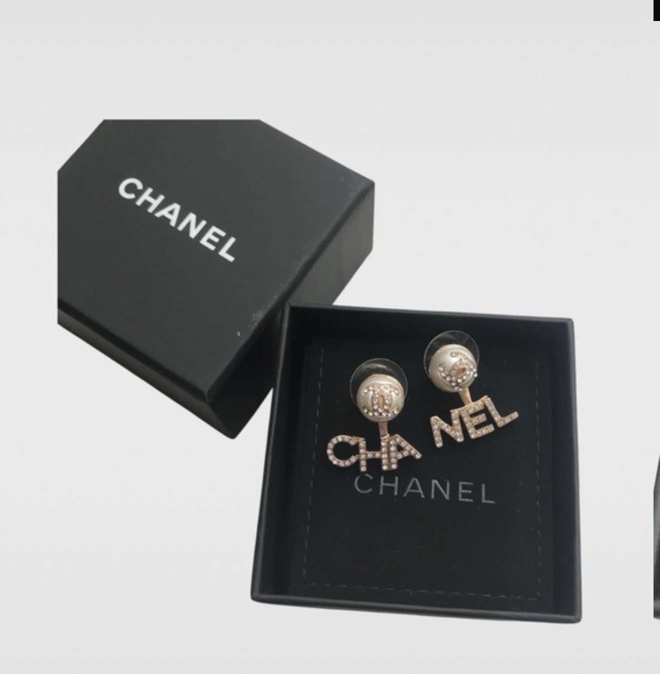 Chanel Nausnice