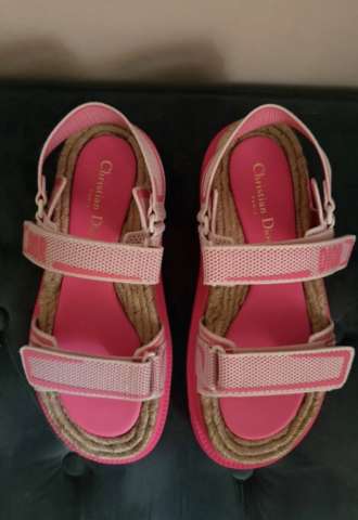 https://www.vipluxury.sk/Dior sandalky