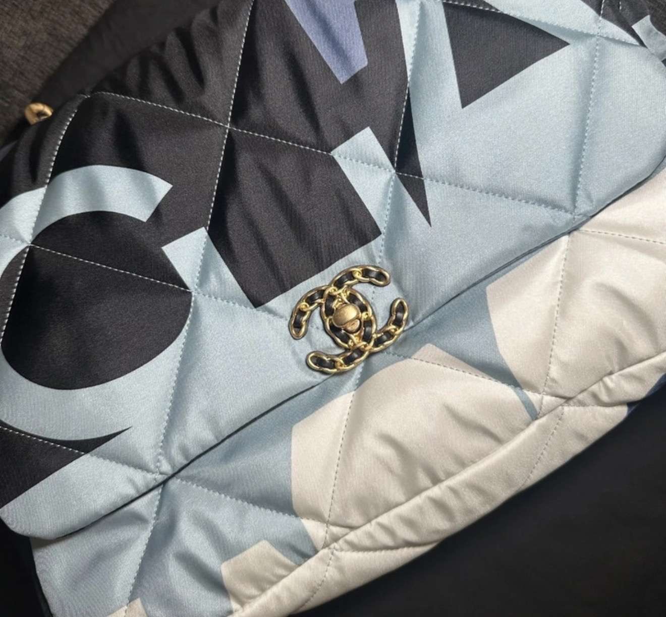Chanel maxi kabelka