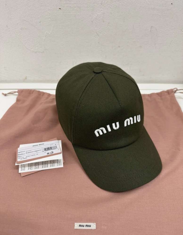Miu miu šiltovka