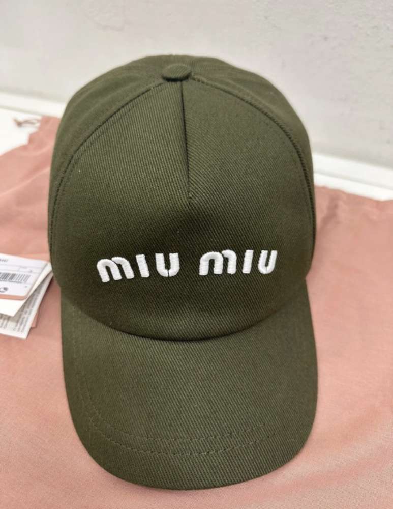 Miu miu šiltovka