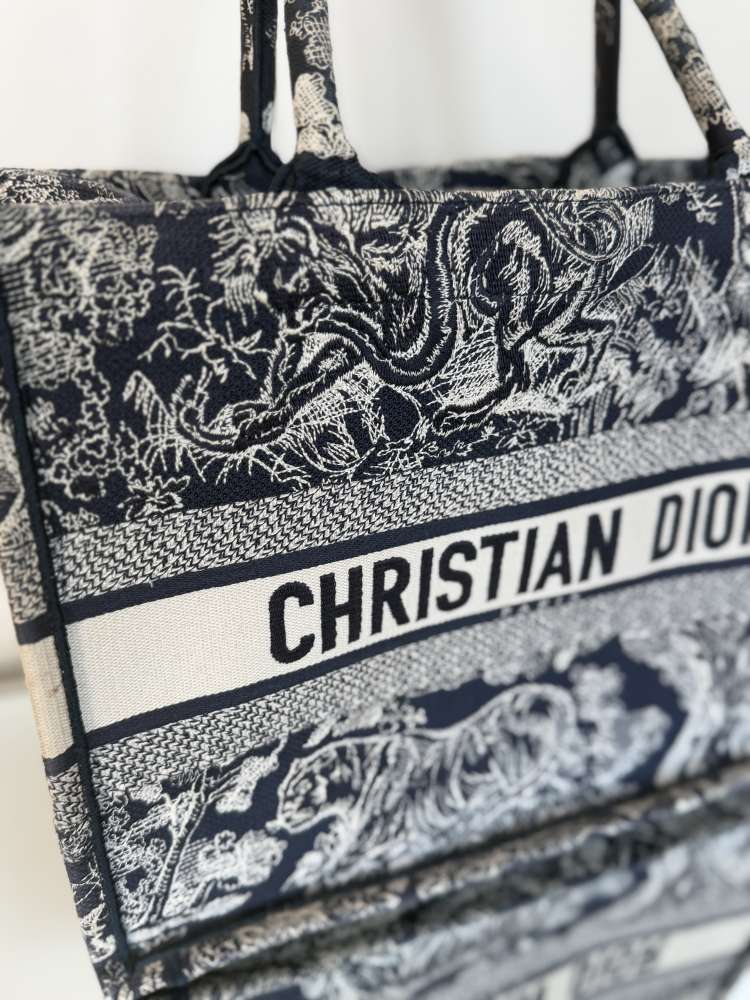 Diore tote stredná veľkosť