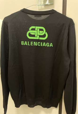 https://www.vipluxury.sk/Balenciaga sveter