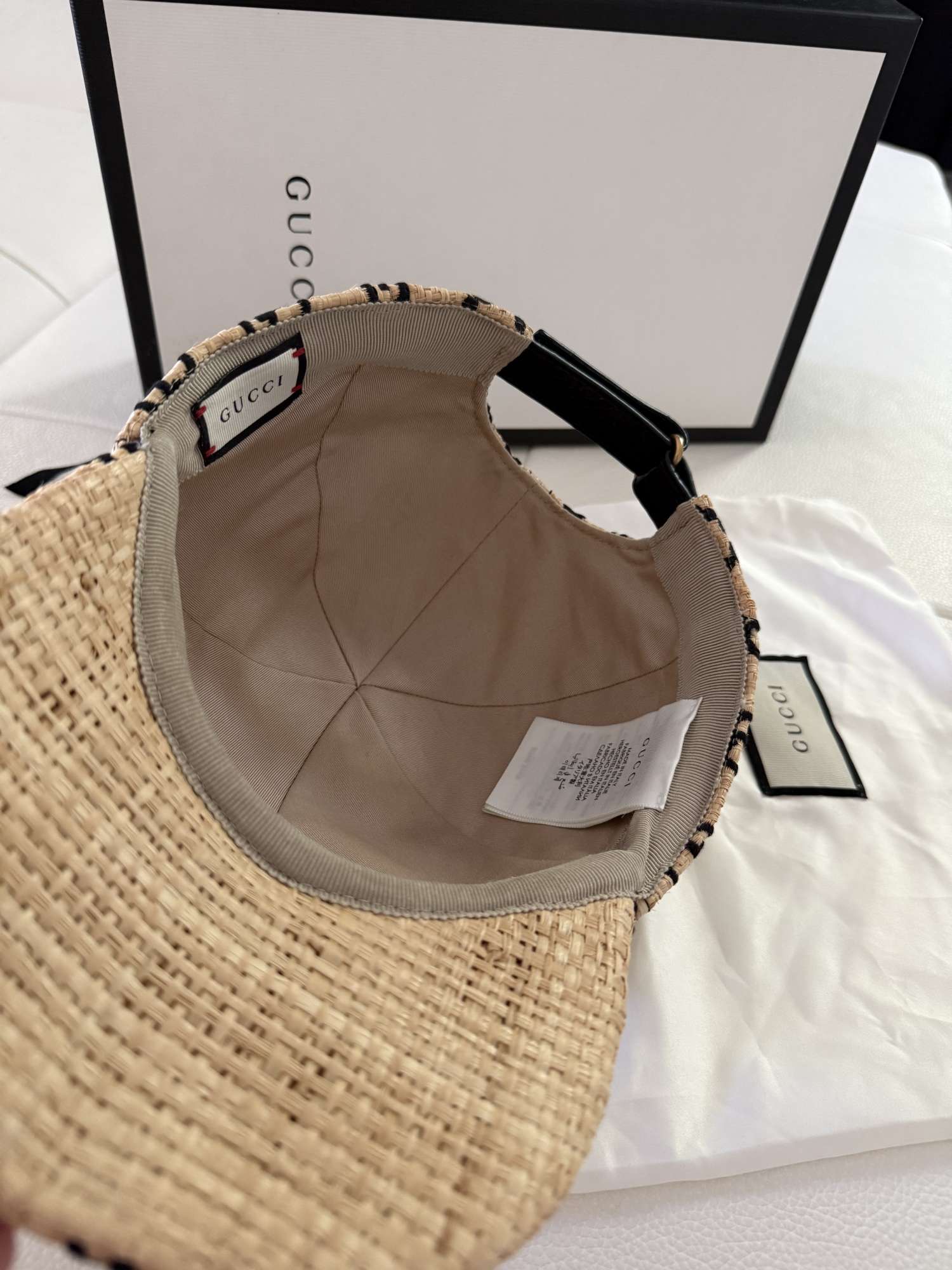 Klobúk Gucci Raffia GG s monogramom