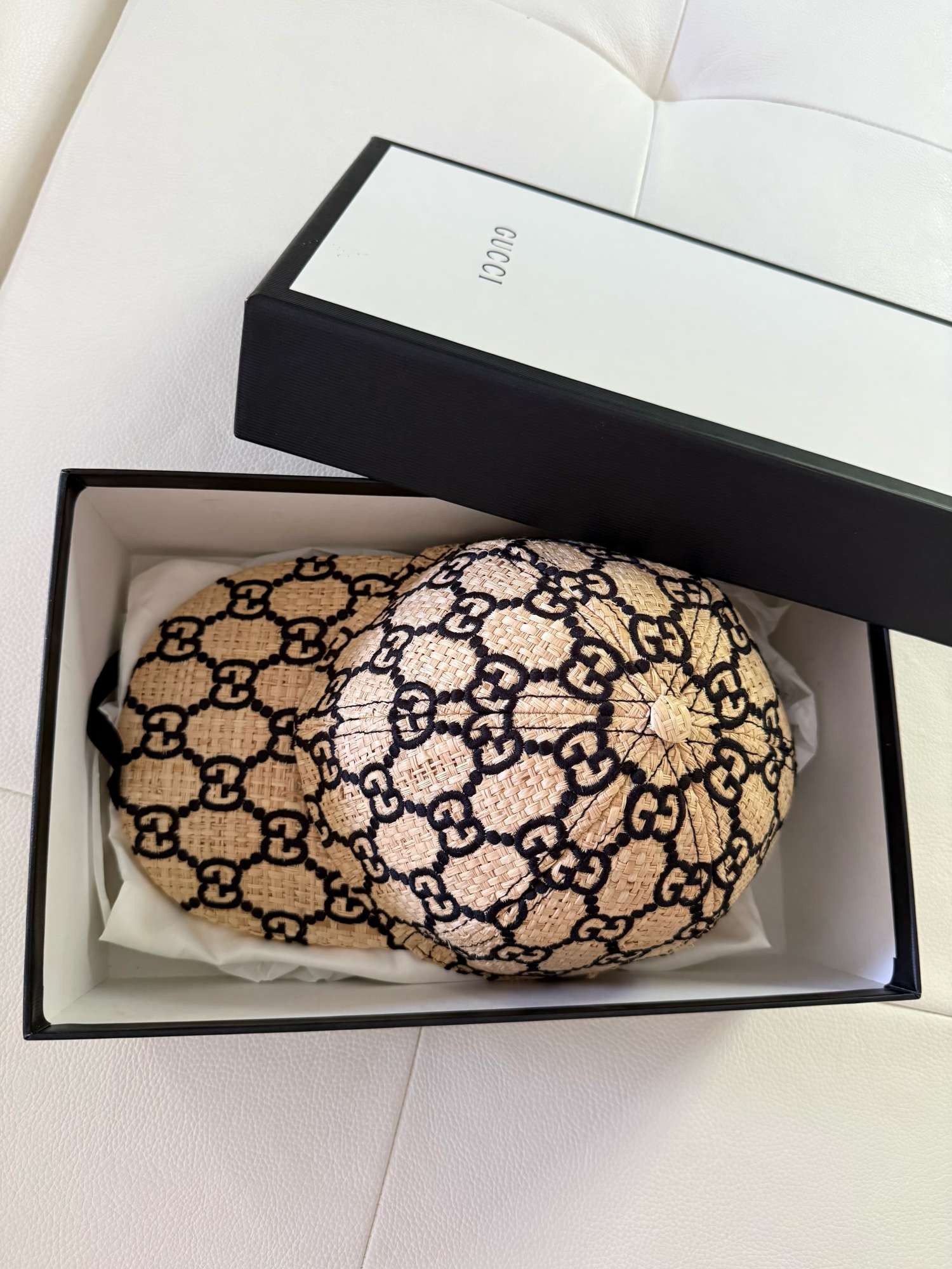 Klobúk Gucci Raffia GG s monogramom
