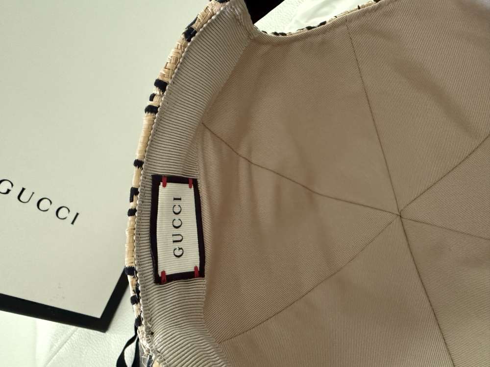 Klobúk Gucci Raffia GG s monogramom