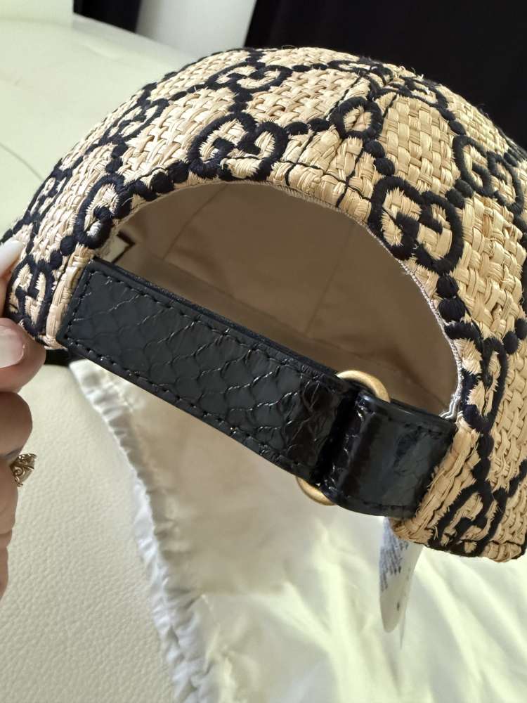 Klobúk Gucci Raffia GG s monogramom