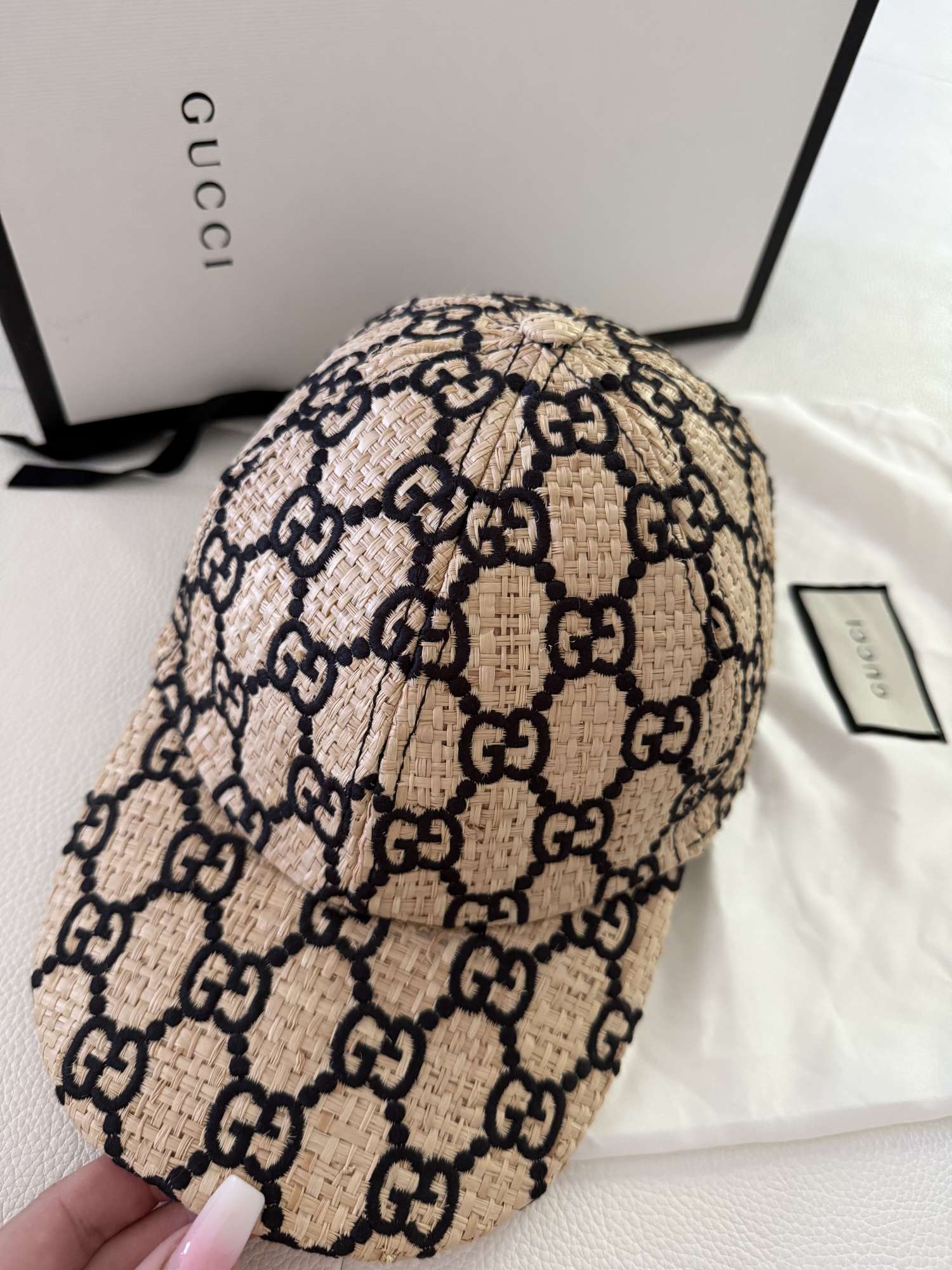 Klobúk Gucci Raffia GG s monogramom