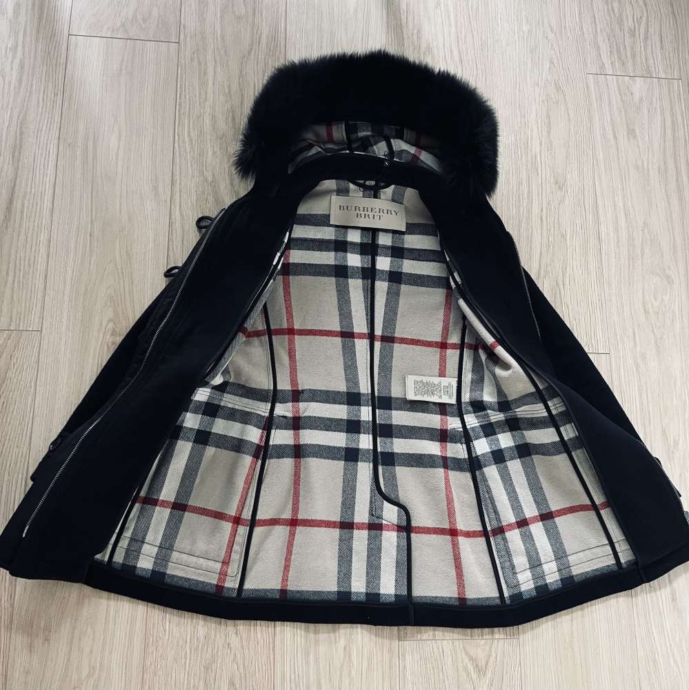 Burberry Brit dámsky čierny kabát, 100% vlna, pravá kožušina na kapucni, veľkosť XS/S