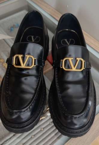 https://www.vipluxury.sk/VALENTINO mokasiny