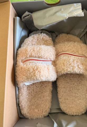 https://www.vipluxury.sk/Balenciaga šľapky