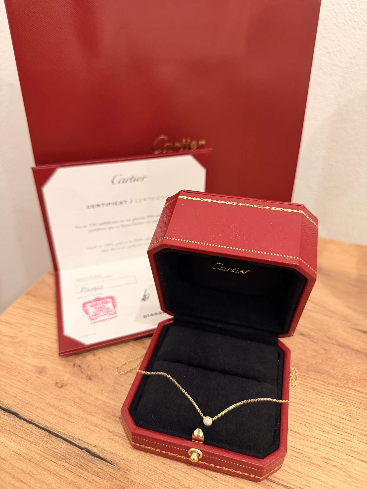 Cartier nahrdelnik s diamantom