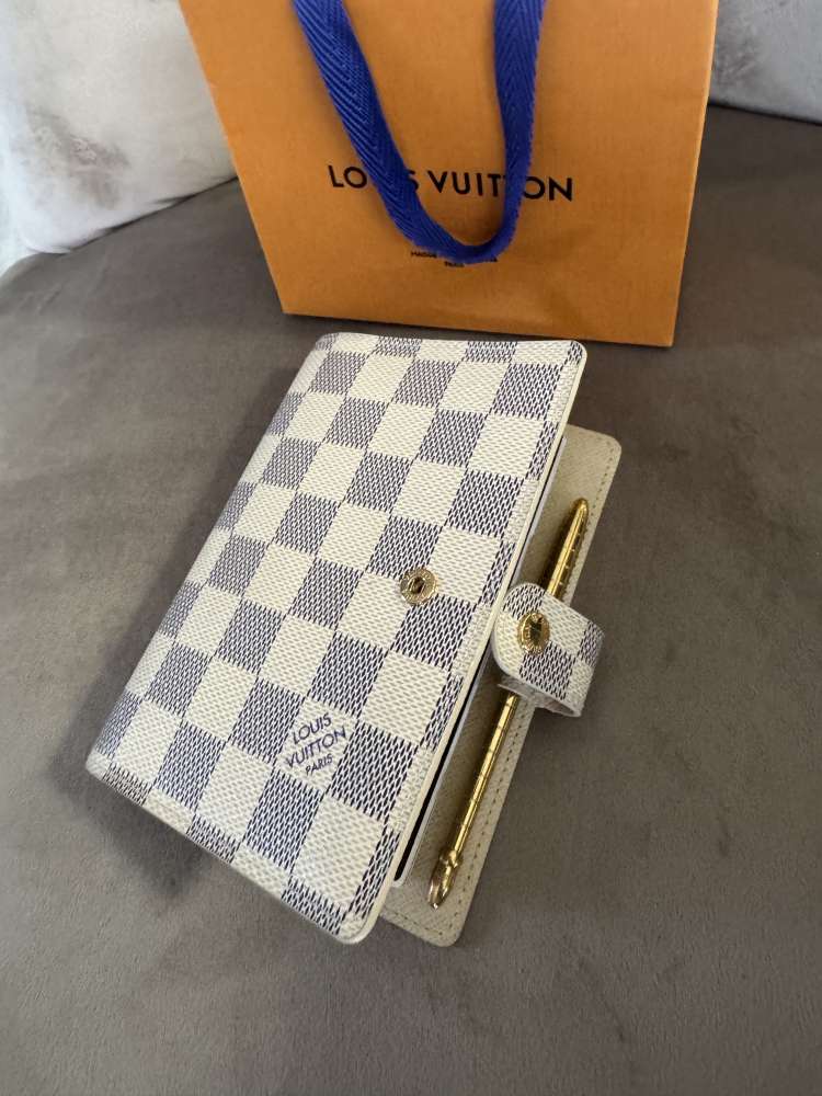 Louis Vuitton Agenda Pm plus tužka