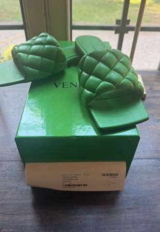 https://www.vipluxury.sk/Bottega Veneta šľapky